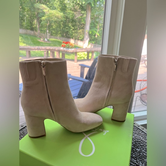 SAM EDELMAN FAWN ANKLE BOOTIES WARM OAT SUEDE 7 - Picture 10 of 16